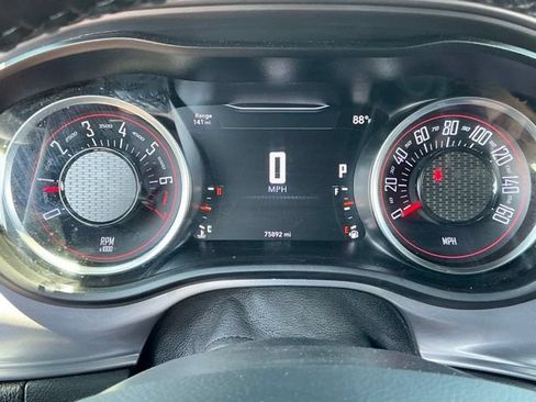 Used 2023 Dodge Challenger SXT RWD image 27