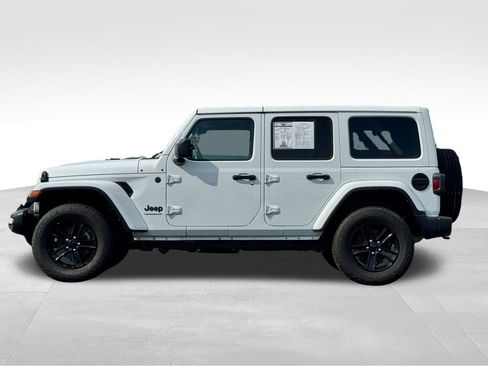 Used 2023 Jeep Wrangler Unlimited Sahara AWD/4WD image 4