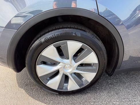 Used 2023 Tesla Model Y Long Range AWD/4WD image 34