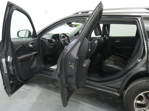 Used 2020 Jeep Cherokee Trailhawk AWD/4WD image 21