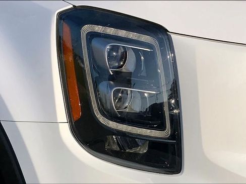 Used 2022 Kia Telluride SX w/ Towing Package FWD image 25