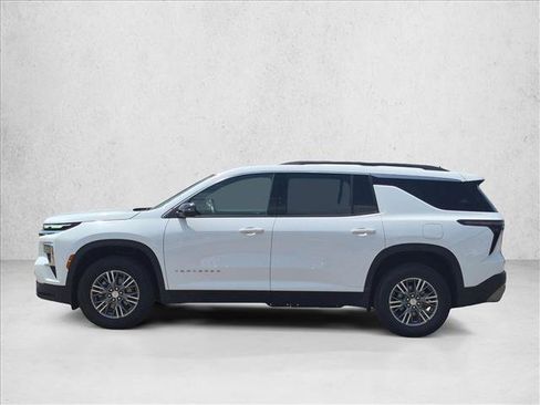 Used 2025 Chevrolet Traverse LT FWD image 8