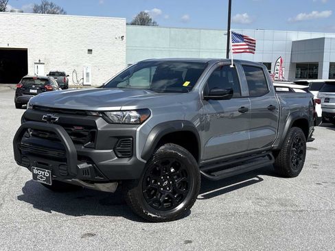 New 2026 Chevrolet Colorado Trail Boss w/ Off-Road Front Bumper Package AWD/4WD image 2
