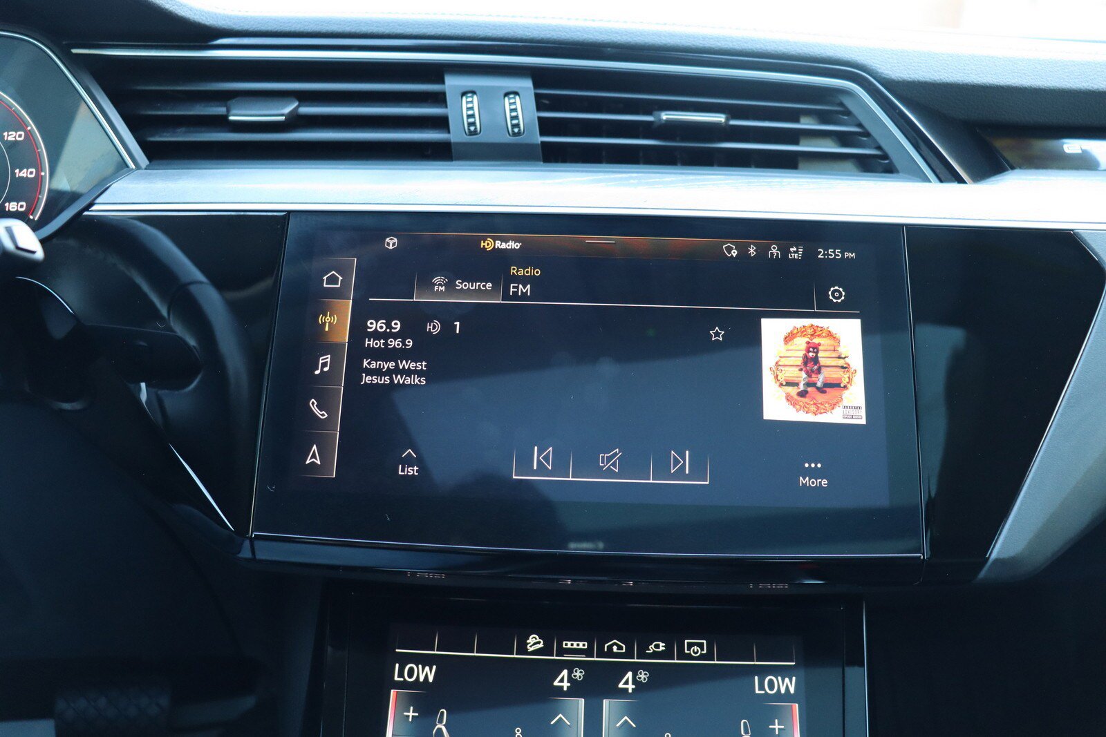 Used 2024 Audi Q8 e-tron Premium Plus AWD/4WD image 27