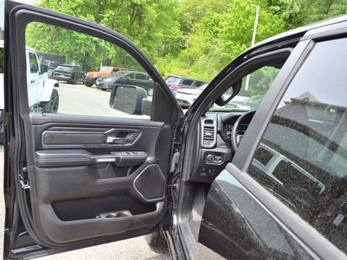 Used 2025 RAM 1500 Laramie AWD/4WD image 15