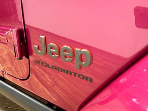 Used 2024 Jeep Gladiator Mojave AWD/4WD image 21