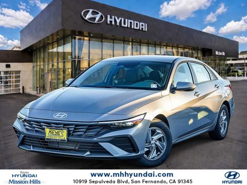 New 2026 Hyundai Elantra SE FWD image 1