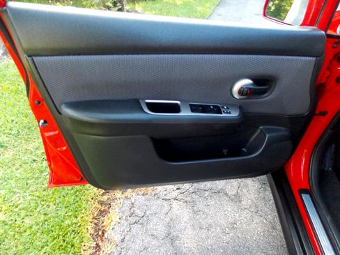 Used 2007 Nissan Versa SL image 17