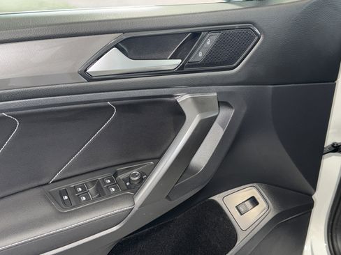 Used 2022 Volkswagen Tiguan SE image 18