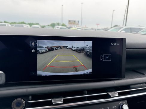 Used 2025 Hyundai Tucson SE FWD image 16