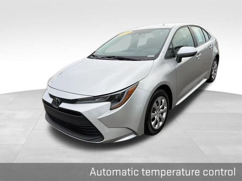 Used 2024 Toyota Corolla LE image 6