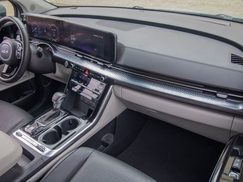 Used 2024 Kia Carnival SX Prestige image 28