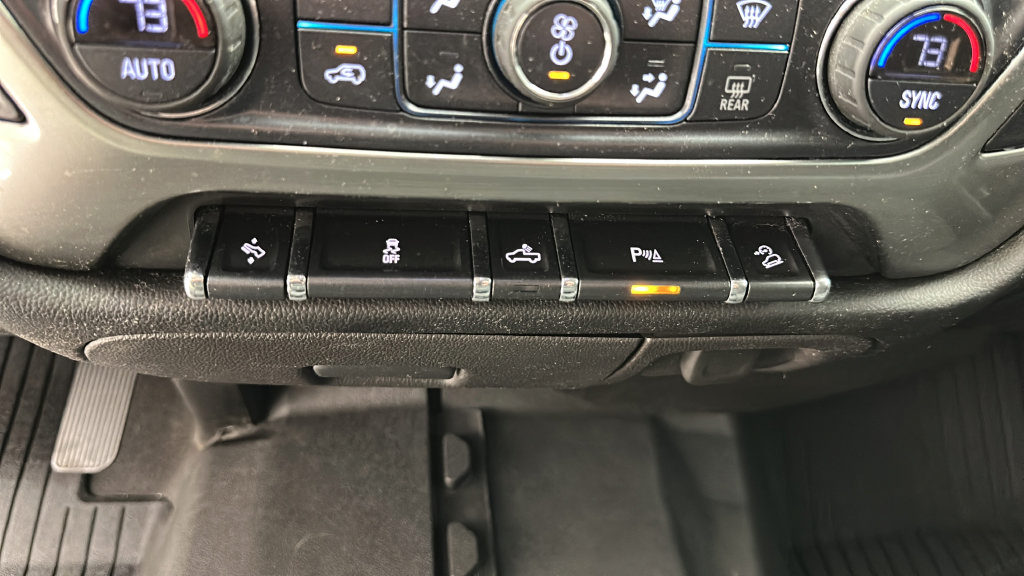 Used 2018 Chevrolet Silverado 1500 LT w/ All Star Edition AWD/4WD image 21