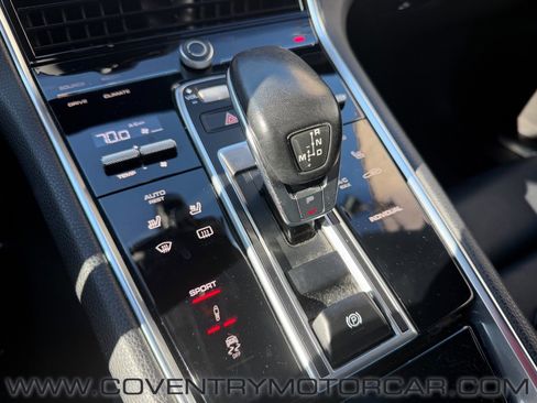 Used 2017 Porsche Panamera 4 image 33