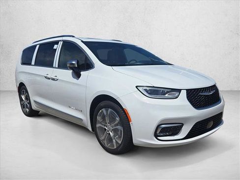 New 2026 Chrysler Pacifica Pinnacle image 7