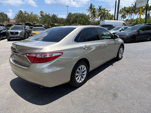 Used 2016 Toyota Camry LE FWD image 5
