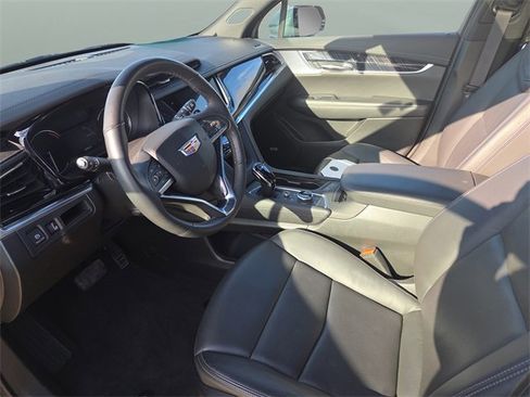Used 2025 Cadillac XT6 Premium Luxury image 21