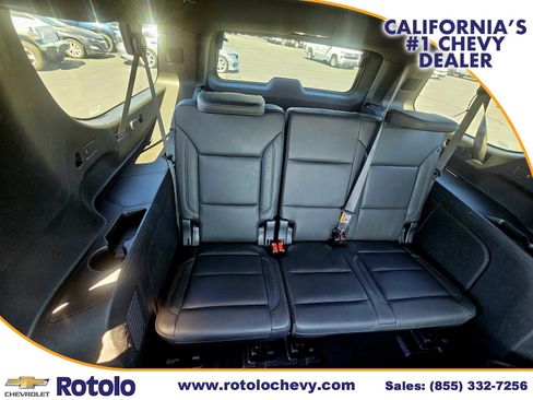 Used 2025 Chevrolet Suburban Z71 image 12
