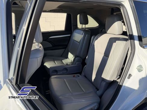 Used 2019 Toyota Highlander XLE image 26