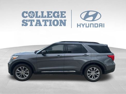 Used 2022 Ford Explorer XLT w/ Equipment Group 202A RWD image 8