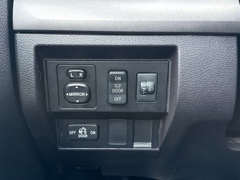 Used 2016 Toyota Tundra SR5 w/ SR5 Upgrade Package image 29