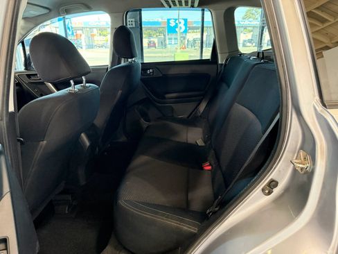 Used 2017 Subaru Forester 2.5i AWD/4WD image 11