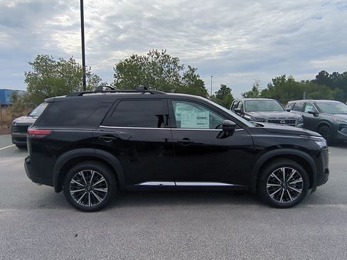 New 2026 Nissan Pathfinder Platinum w/ Accent Package AWD/4WD image 2