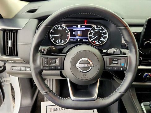 Used 2025 Nissan Pathfinder SL AWD/4WD image 13