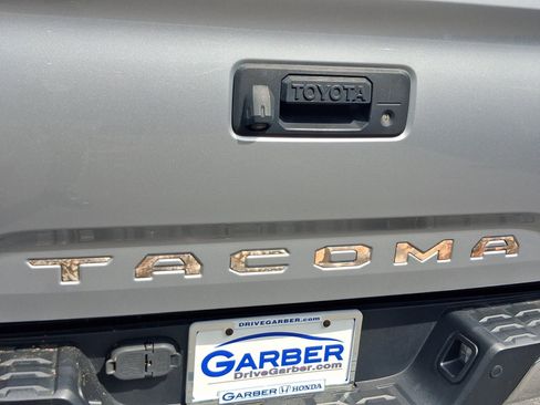 Used 2017 Toyota Tacoma SR5 w/ Tow Package AWD/4WD image 23