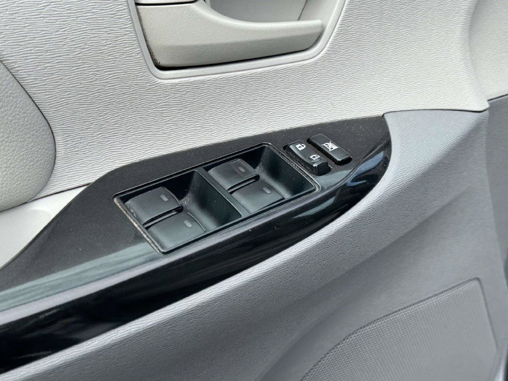 Used 2012 Toyota Sienna LE FWD image 19