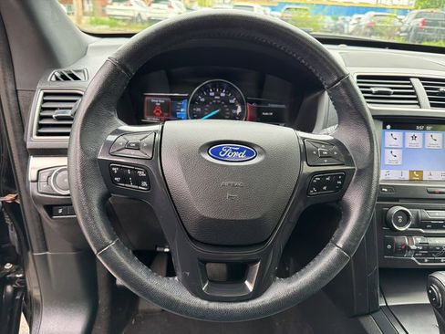 Used 2018 Ford Explorer XLT w/ Equipment Group 202A AWD/4WD image 14