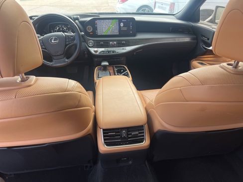 Used 2021 Lexus LS 500 w/ Accessory Package (Z2) image 15