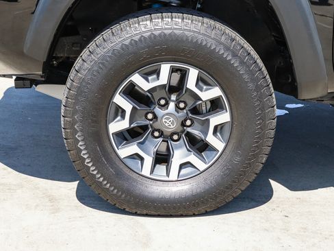 Used 2022 Toyota Tacoma TRD Off-Road w/ Technology Package AWD/4WD image 11