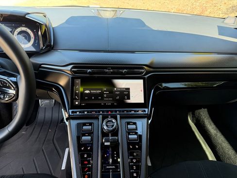 Used 2025 Aston Martin V8 Vantage Coupe image 10