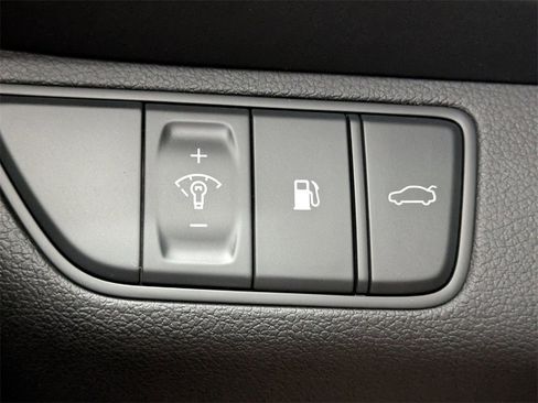 New 2025 Genesis G70 2.5T w/ Sport Prestige Package image 21