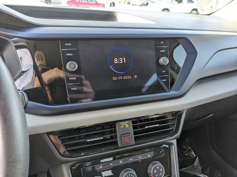 Certified 2023 Volkswagen Taos SE w/ Panoramic Sunroof Package image 20