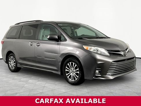 Used 2019 Toyota Sienna XLE FWD image 3