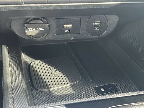 Used 2025 Hyundai Elantra Limited FWD image 27
