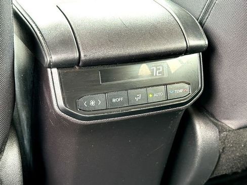 Used 2024 Toyota Highlander LE AWD/4WD image 21