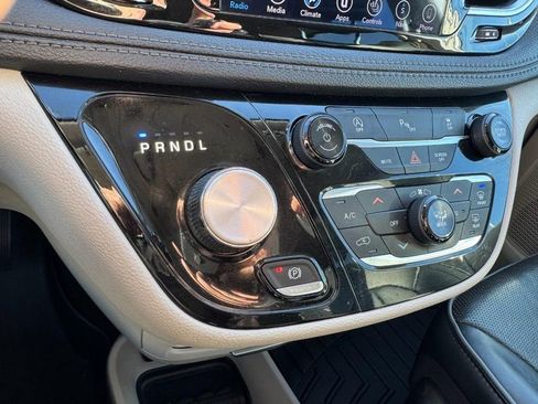 Used 2019 Chrysler Pacifica Limited image 19