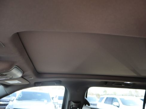 Used 2023 Chevrolet Suburban Z71 w/ Z71 Off-Road Package image 21