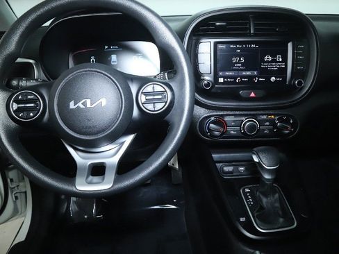 Used 2023 Kia Soul LX image 27