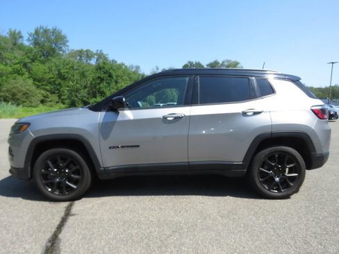 Used 2023 Jeep Compass Latitude w/ Convenience Group AWD/4WD image 8