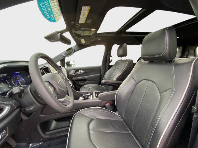 Used 2026 Chrysler Pacifica Limited FWD image 12
