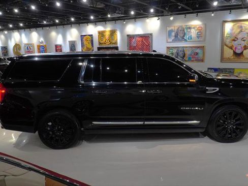 Used 2021 GMC Yukon XL Denali w/ Denali Ultimate Package image 8
