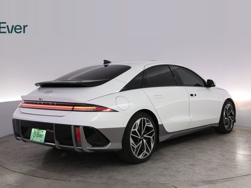 Used 2023 Hyundai Ioniq 6 Limited RWD image 3