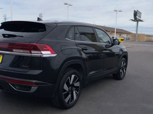 Used 2025 Volkswagen Atlas Cross Sport SE image 9