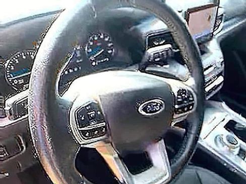 Used 2024 Ford Explorer XLT w/ Equipment Group 202A RWD image 12