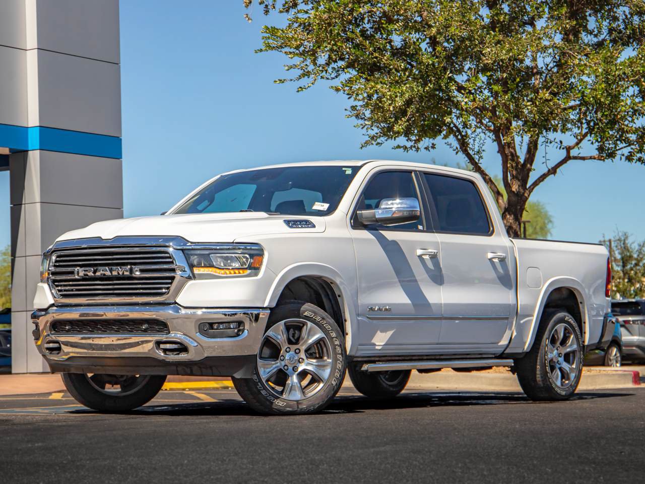 Used 2023 RAM 1500 Laramie AWD/4WD image 1