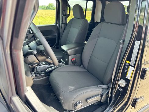 Used 2023 Jeep Gladiator Sport AWD/4WD image 11